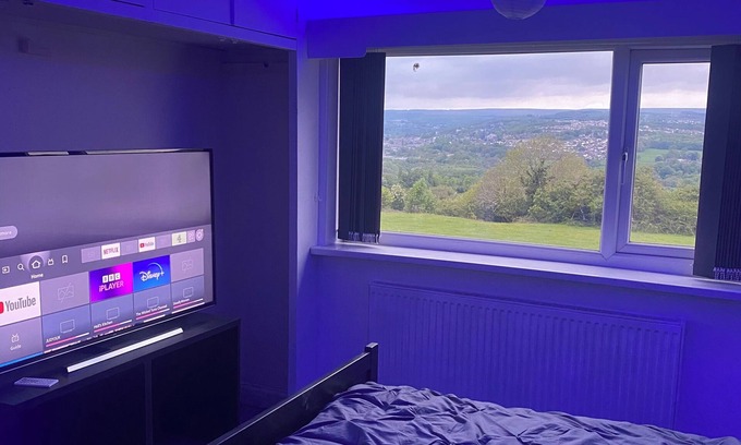 Shipley House | Sapphire Suites, Stunning 2-Bed House in Bradford