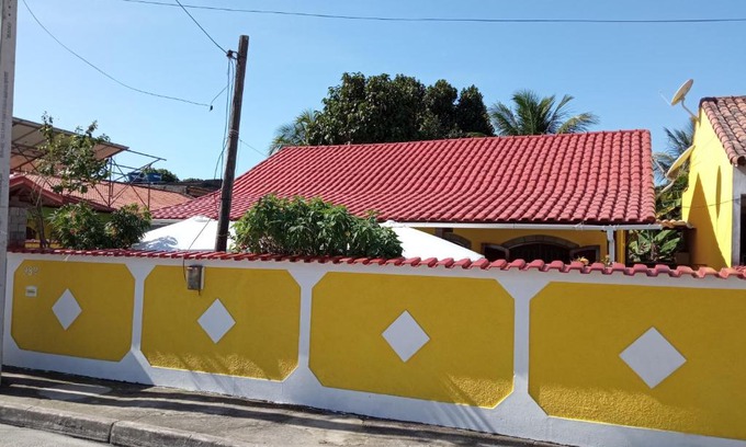 Saquarema House | Saquarema - Casa Amarela ! Entre a praia e a Lagoa !