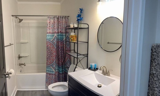 Rockingham House | Sarah's HousenRare-Gem! Charming 3-bedroom house in Central Rockingham with AC