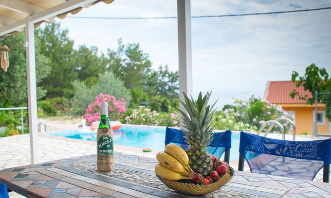 Eleios-Pronnoi Cottage | Sarakiniko cottage with private pool