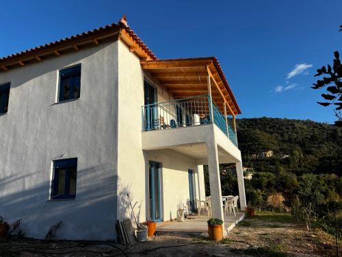 Livadi House | Sarantopoyloy Eleni