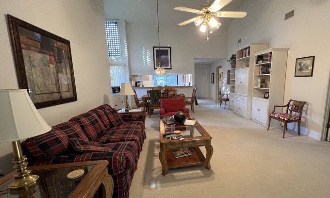 Braden River Condo | Sarasota - 2BR/2BA Kingsmere Condo in The Meadows - Pet Friendly