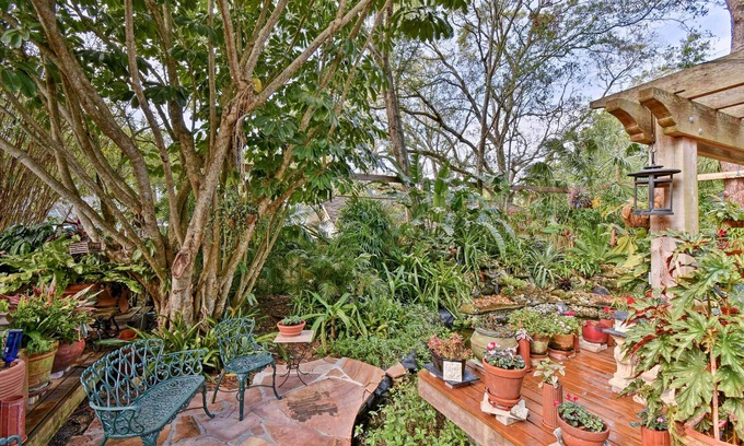 Hudson Bayou Cottage | Sarasota Bungalow w/Pergola, Garden & Waterfalls!