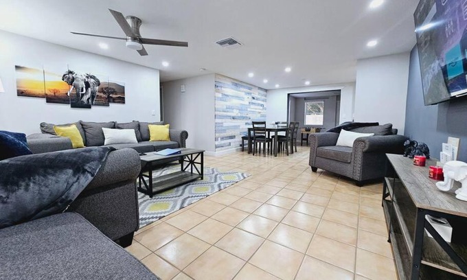 Sarasota Springs House | Sarasota Home close to Siesta Key Beach