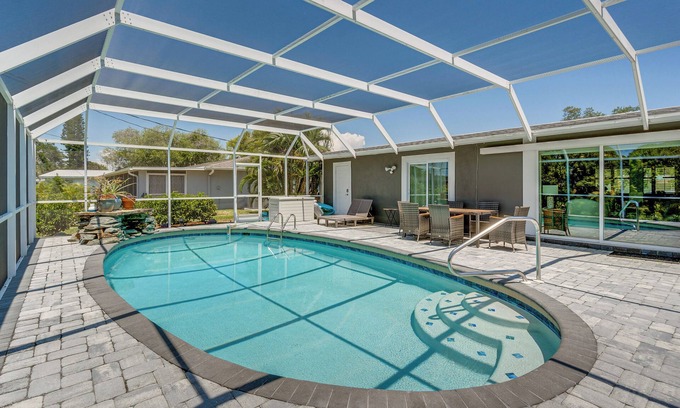Gulf Gate Estates House | Sarasota Home w/Pool: 4 Mi to Siesta Key Beach!