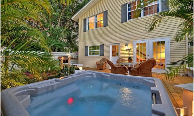 Arlington Park House | Sarasota Sanctuary Tropical Holiday