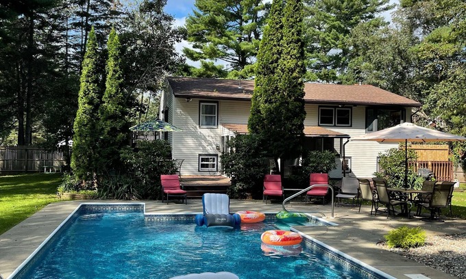 Saratoga Springs House | Saratoga Home 4 min from Track with Pool, Hot Tub and Sauna!