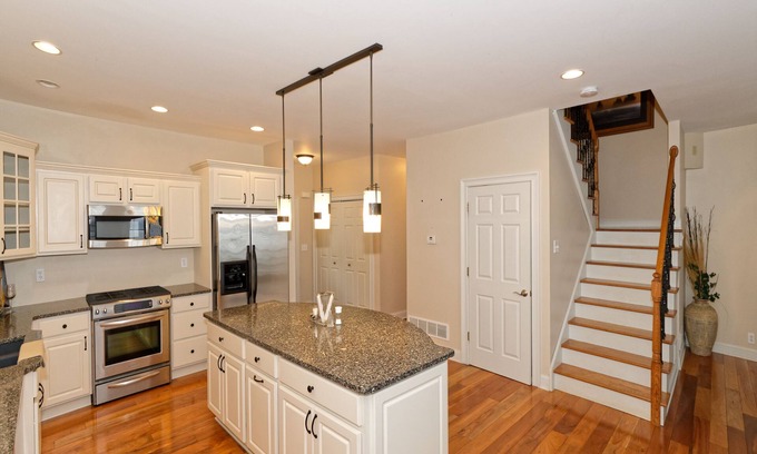 Saratoga Springs House | Saratoga Lake Front #1, minutes to The Track!