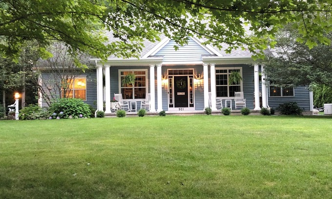 Saratoga Springs House | Saratoga Springs: TRACK, SPAC or visiting area
