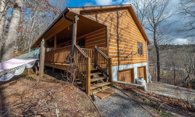 Celo Cabin | Satisfy all senses in melodious fashion. Mountain landscapes, breezes, wildlife
