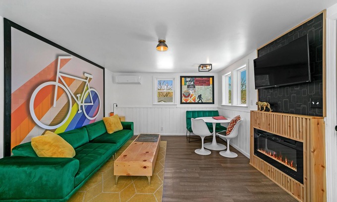 Brevard House | Sauna+Walk downtown + Close to National Forest + Brevard Music Center + king bed