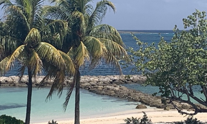 Nassau Villa | Saunders Beach Manor equipped with Pool and Cabana: 3 Bedroom/3.5 Bathroom