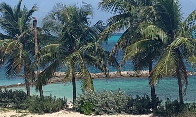 Nassau Villa | Saunders Beach Villa . All the amenities, includingpool, outdoor cabana, grills.