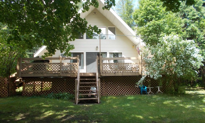 Troy House | Savage Lake Lodge. Waterfront/Waterfalls 3BD/2BA Sleeps 10+