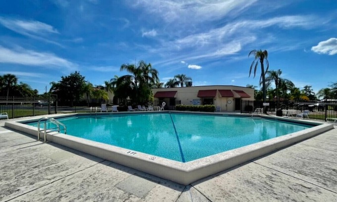 Jensen Beach Apartment | Savanna's Club in Jensen Beach
