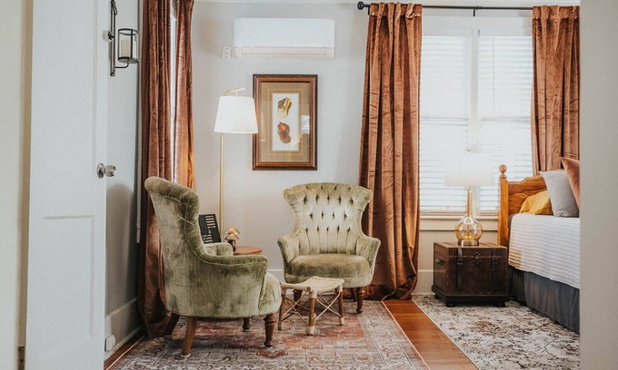 Historic Downtown Savannah Apartment | Savannah Vintage Haven - Thomas Square