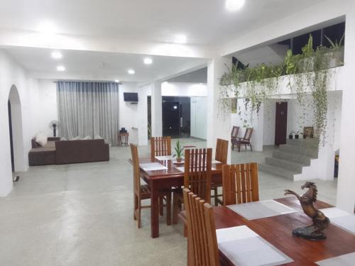 Hikkaduwa Hotel | Savendro Villa Hikkaduwa