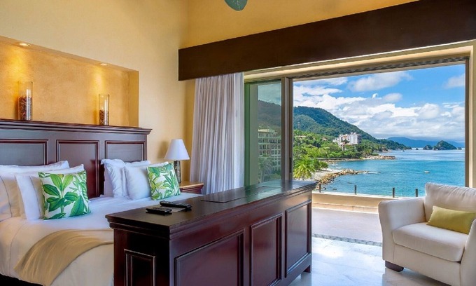 South Shore Hotel Area Resort | Savor Sunsets: A 3Bedroom Oasis on the Shores of Puerto Vallarta
