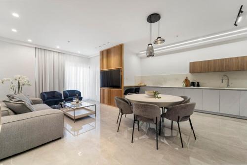 Jerusalem City Centre House | Savyon View 3BDR - ApartHotels In City Center