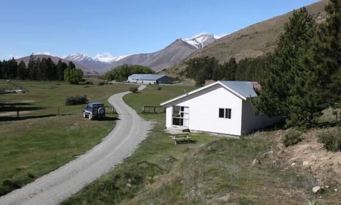 Lake Tekapo Other | Sawdon - Shearing Farm Cottage. Basis Kiwi Holiday accommodation.