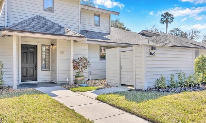Palm Valley Condo | Sawgrass Serenity - Luxury retreat w pool & patio