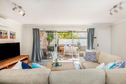 Sawtell Apartment | Sawtell Beachfront Villa - 2 mins to everything!