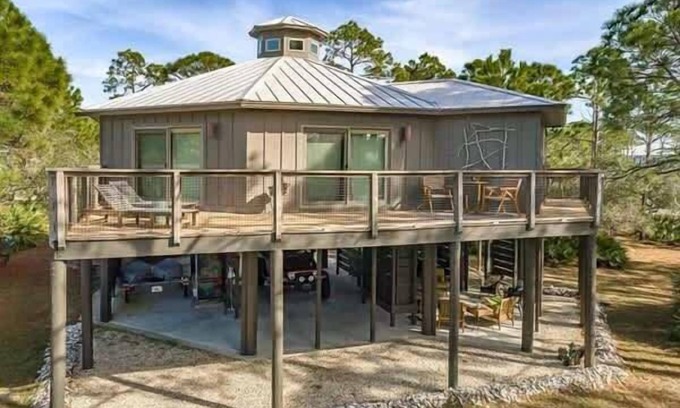Plantation House | Say yes! Pet friendly sleeps 6 St. George Island
