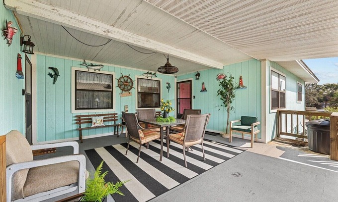 Horseshoe Beach Apartment | Scallop, fishing, shrimping and complimentary Golf Cart. and have Ice machine