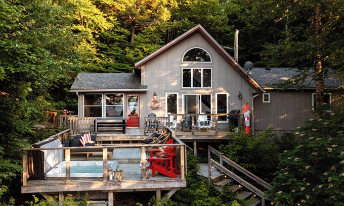 Dysart et al Cabin | Scandi Wellness Getaway for 2 w/Hot Tub | Sauna | Lake