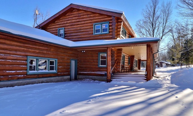 Fifield House | Scandinavian hand-scribed full log home on 31 acres and a quiet lake and trails