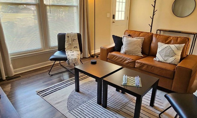 Greensboro House | Scandinavian Lake House 3-bedroom/2-bath