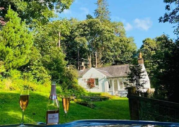 Penpont House | Scaurbridge Cottage with Hot Tub and Sauna