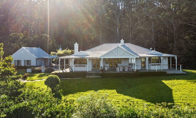 Knights Hill House | Scenic 4-Bed Hilltop Getaway with Stunning Views