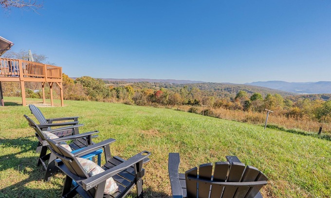 Blacksburg House | Scenic 4BR retreat with valley views, minutes from Blacksburg and Lane Stadium, sleeps 12