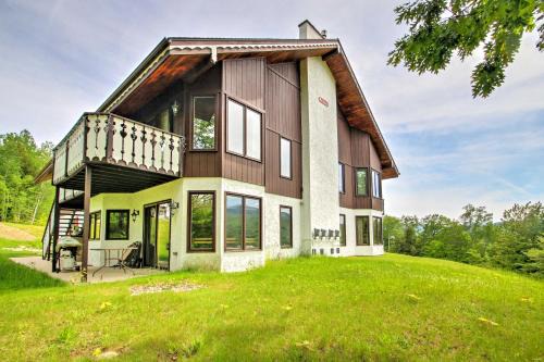 Jackson Apartment | Scenic Bartlett Home with Deck - 1 Mi to Storyland!