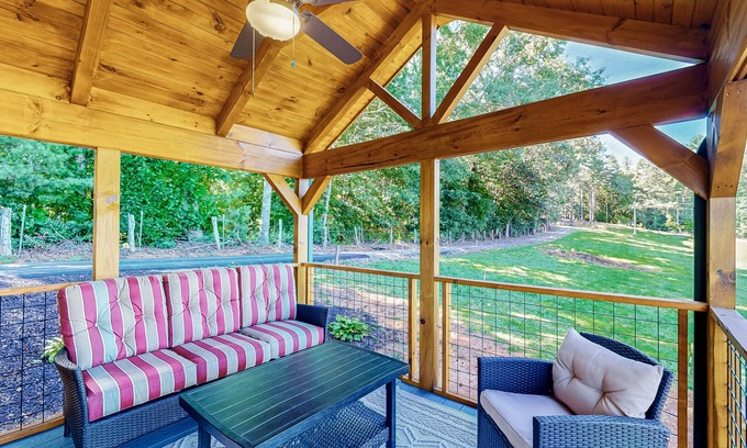 Mars Hill Cabin | Scenic cabin w/private hot tub, amazing views, & covered porch. Nearby Skiing