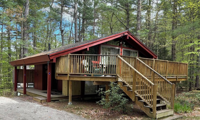 North Conway Ski Chalet | Scenic Cathedral Ledge Bavarian Chalet. Walk to Echo Lake and Diana's Bath