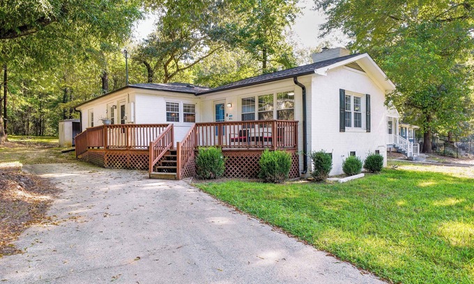 Hillsborough House | Scenic Escape ~ 15 Mi to Durham!