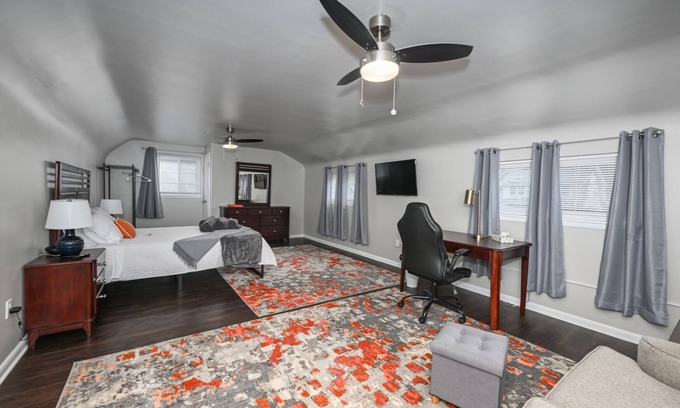 Northside House | Scenic hiking in Cuyahoga Valley National Park! 3BR house, central air & laundry