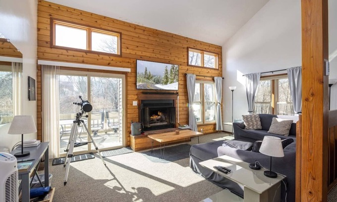 East Stroudsburg House | ★Scenic Mountain Oasis | Mins to Ski Slopes/Hiking
