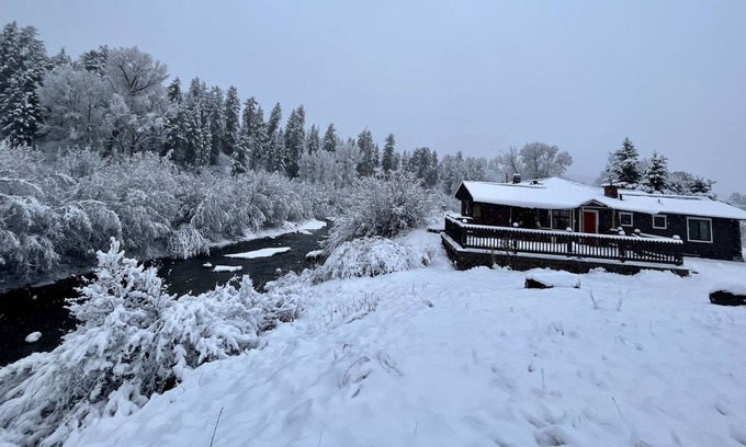Chromo Cabin | Scenic Navajo River views at the River House Guest Wing of Sohum Mountain Ranch