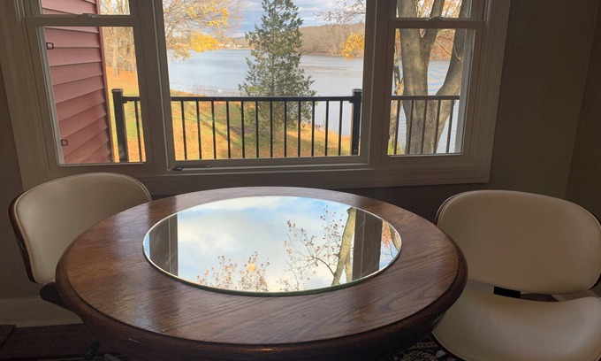 Village of Waterford Cottage | Scenic, private carriage house on Hudson River