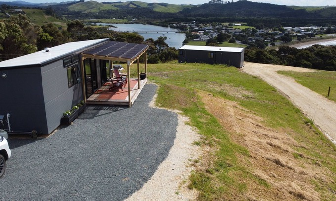 Cable Bay Cabin | Scenic Retreat