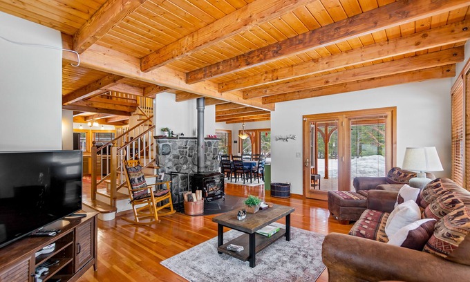 Sagle House | Scenic retreat with wood stove, porch, & WiFi - near Pend Orielle Lake