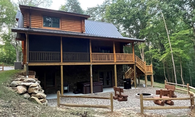 Logan Cabin | "Scenic Solitude" - A great place to experience Hocking Hills !
