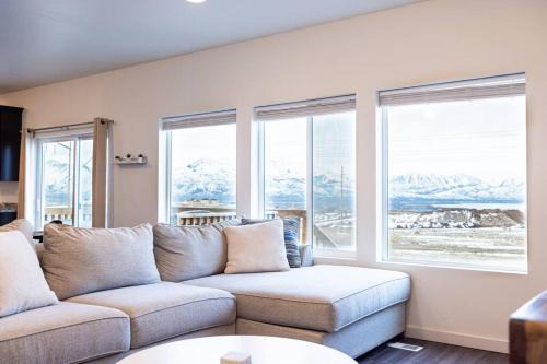 Saratoga Springs House | Scenic Views with arcade room