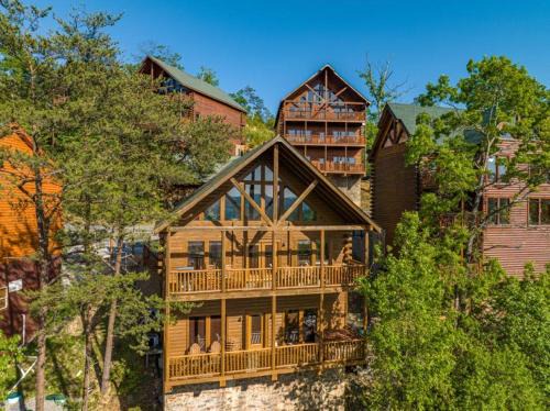 Gatlinburg - Pigeon Forge Ski Chalet | Scenic Vista Lodge by Eden Crest