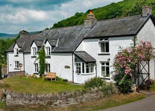Cwmdu House | Scenic Welsh Cottage in the Brecon Beacons