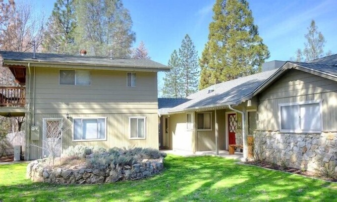 Oakhurst Cabin | Scenic Wonders Lazy Bear Lodge 4 Bedroom