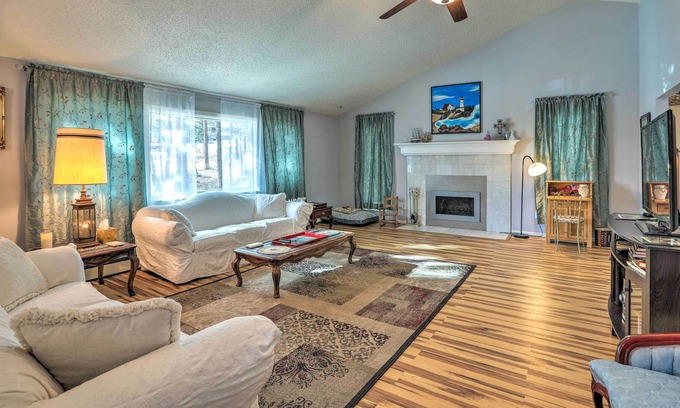 Woodland Park Cottage | Scenic Woodland Park Cottage w/ Deck + Grill!